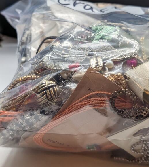 Jewelry Lot Vida Repurpose Bag Over 4 Pounds Beads & Possible Wearable Pieces - Picture 11 of 12